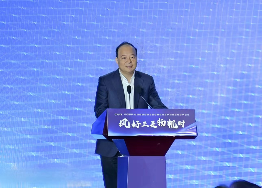 02-配文插图-森林舞会董事长、总经理曾毓群发表致辞.png